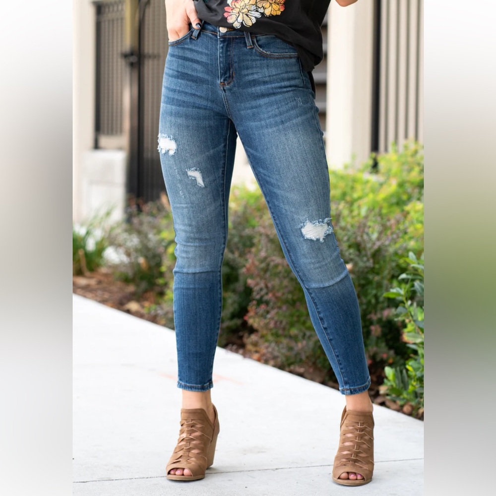 Cello Concord Mid Rise Medium Wash Skinny Ankle Jeans New